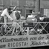 Die Produktion bei der Schuhfabrik Ricosta inspirierte die Donaueschinger Narren 1958 zu einem Umzugswagen.