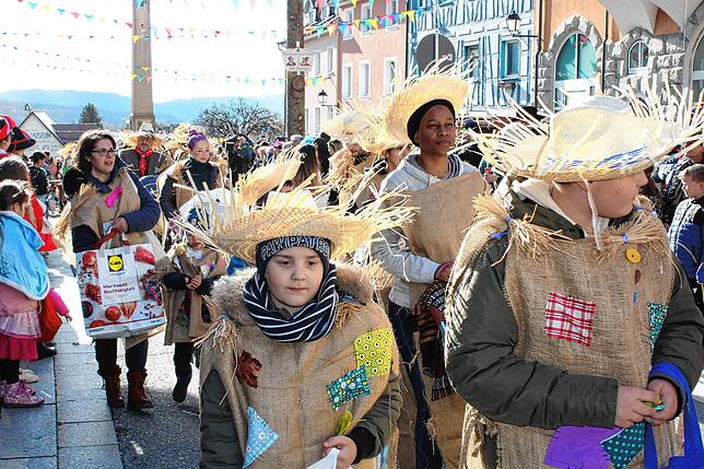 Bild 29: Kinderumzug und Setzen des Kindernarrenbaums in Stockach (Teil 1)