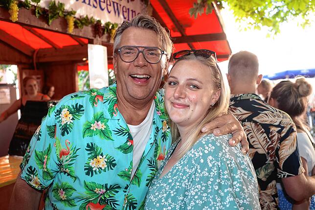 Bild 21: Bilder vom Weinfest Konstanz 2024: Feiern auf dem Stephansplatz