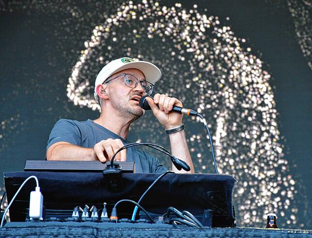Bild 18: Feiern mit Cari Cari, Fritz Kalkbrenner und Meute: Bilder vom ersten FN:POP-Abend