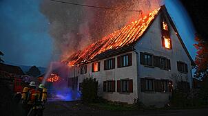 Bild : Brand eines Bauernhofs: Bilder aus Billafingen