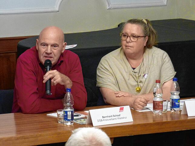 Sie sprechen sich für staatlich geförderten Wohnungsbau aus (v.l.): DGB-Kreisvorsitzender Bernhard Schaaf und Ilse Bruttel, Vorsitzende ...