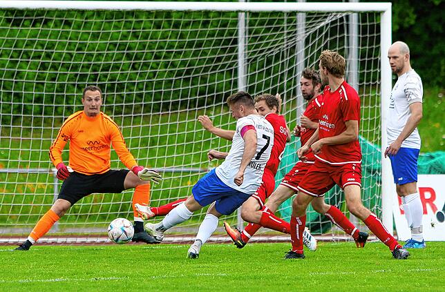 Bild 29: Souveräner 6:1-Erfolg des Tabellenführers FC RW Salem. Wir haben die besten Bilder!