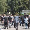 Unter hohen Sicherheitsvorkehrungen und der Beobachtung findet am 3. August 2017 die Beisetzung des getöteten Türstehers, einem ...