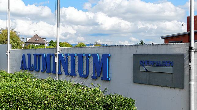 Die Aluminium Gruppe Rheinfelden schlüpft unter den Schutzschirm.