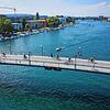 Die Fuß- und Radbrücke über den Seerhein. Konstanz will untersuchen lassen, ob eine weitere Brücke sinnvoll wäre. (Archivbild)