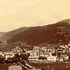Blick auf Todtmoos im Sommer 1904 mit seinen luxuriösen Kur- und Hotelbetrieben. Das &bdquo;Luisenbad&ldquo; besaß sogar eine eigene ...