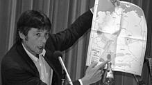 Jürgen Pritzel in seinem Element: Mit akribischem Aktenstudium bekämpfte er das geplante Pumpspeicherwerk Atdorf auf dem Hotzenwald ...