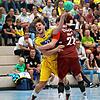 In der 2. Bundesliga wird hart zugepackt. Das bekamen Fynn Beckmann (links) und die HSG Konstanz gegen Potsdam (rechts Maxim Orlov) zu ...