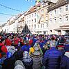 Dicht an dicht standen die Menschen ohne Abstand und Maske am Montag bei der Fasnet im Villinger Stadtzentrum.