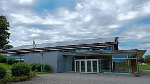 Die Heuberghalle ist nach 30 Jahren schon in die Sanierungsphase gekommen. Los geht es mit der Sanierung des Parkettbodens im Foyer. ...