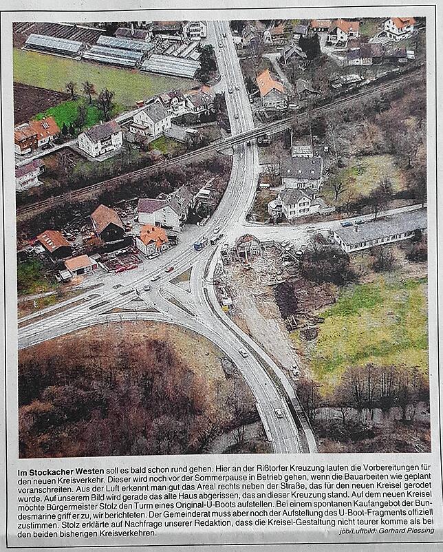 Am 15. März 2001 erschien dieses Bild mit Text im SÜDKURIER. So saß die Rißtorf-Kreuzung vor dem Umbau zum Kreisel aus.
