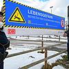Bettina Stahl (links, Pressesprecherin der Bundespolizeiinspektion Konstanz) und Volker Schröder (Beauftragter für Kriminal- und ...