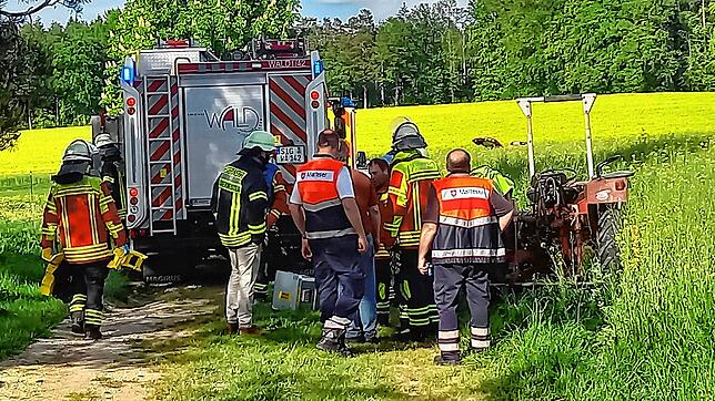 In Wald wird ein Traktorfahrer bei einem Unfall schwer verletzt.
