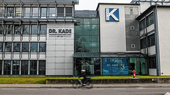 Die Firma Dr. Kade möchte dieses Gebäude veräußern. Auf dem Online-Marktplatz Ebay ist es für schlappe 7,9 Millionen Euro zu kaufen.