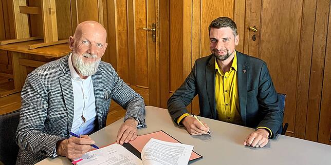 Sie setzen auf Ökostrom: Stadtwerke-Chef Norbert Reuter und Allensbachs Bürgermeister Stefan Friedrich.