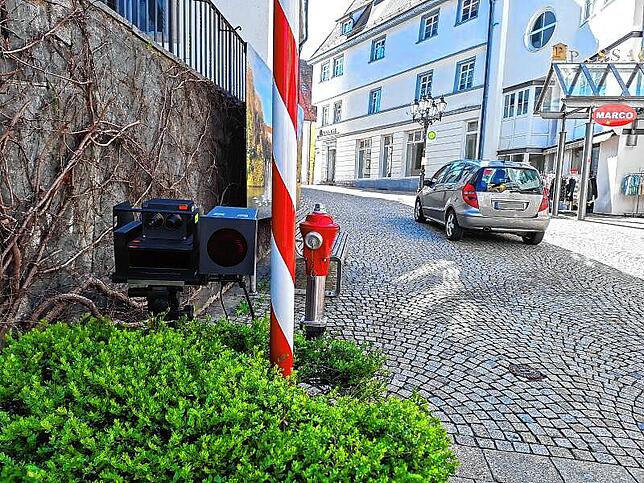 Auch der mobile Blitzer – wie hier beim Speed-Marathon in der Fußgängerzone – wird eingesetzt, um die Geschwindigkeit der ...