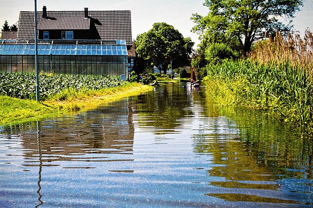 Bild 4: Archivfotos vom Hochwasser 1999: Reichenau vom Festland abgeschnitten