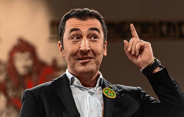 Schon 2015 trat Cem Ödzemir, damals Bundesvorsitzender von Bündnis 90/Die Grünen, beim Stockacher Narrengericht auf, als Verteidiger des ...