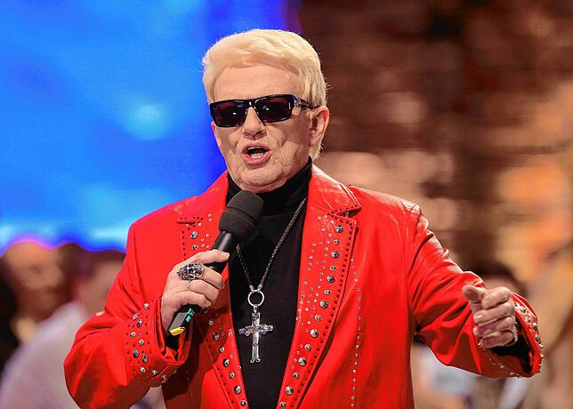 Heino ist fast ein Adeliger in der Schlagerwelt. Er wurde dieses Jahr von einem Prinzen zum Ritter geschlagen. Für Heino ist das eine ...