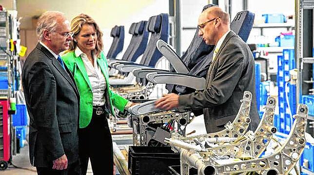 Peter (rechts) und Angelika Zimmermann gründeten die ZIM Flugsitz GmbH aus ihrem Ingenieurbüro heraus. Vor dem Einstieg des Investors ...