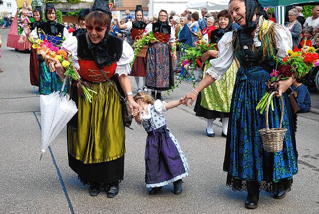 Ein wichtiger Termin im Veranstaltungskalender ist das Winzerfest, hier ein Bild des Winzerfestumzugs 2019.