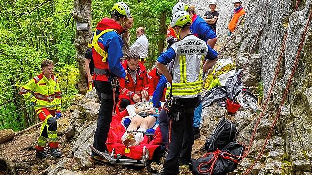 Eine 17-Jährige stürzte bei einer Tour des Verlobungsfelsens oberhalb von Hausen im Tal und schlug auf dem felsigen Untergrund auf.