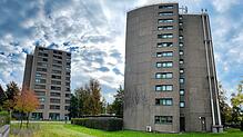 Diese beiden Personalwohntürme für Mitarbeiter von Spitalstiftung und Klinikum Konstanz werden künftig um je etwa 17 Meter aufgestockt.