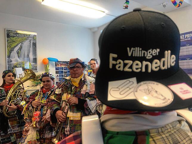 Wenn Sie loslegen, bleibt kein Bein ruhig: Villingens Fazenedle sind eine Musikgruppe, die mit ihrem Namen und ihrem Häs eine besondere ...