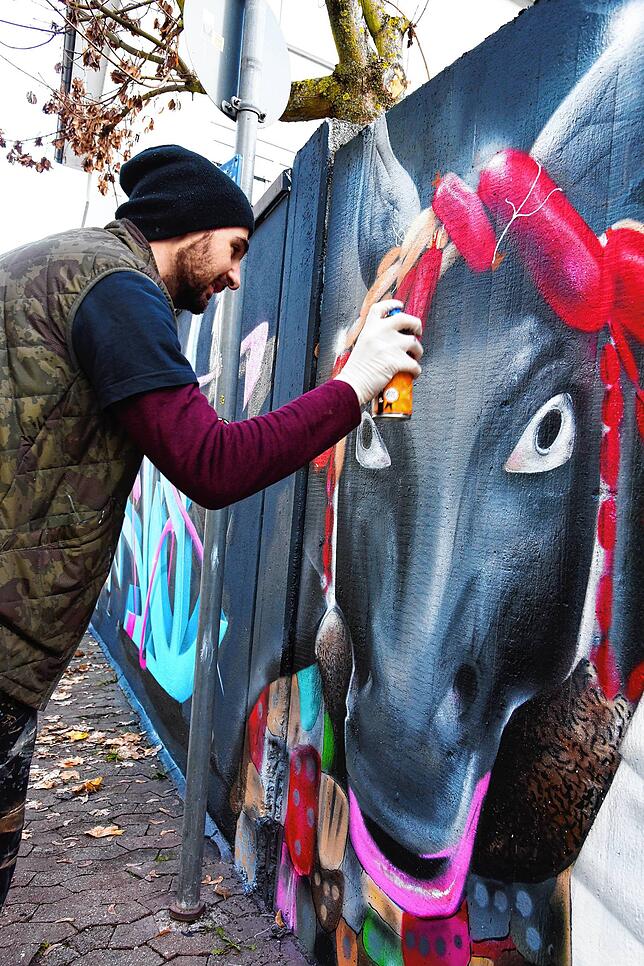 Bild 2: Graffiti zur Villinger Fasnet nimmt weiter Form an