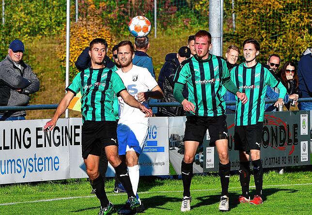 Bild 19: FC Zell übernimmt mit dem 2:1 beim FC Erzingen die Tabellenführung &ndash; und wir haben die Bilder!