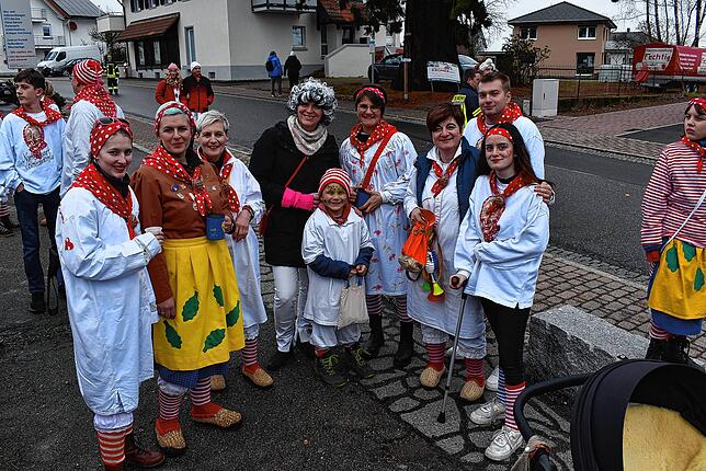 Bild 13: Hemdgluncker Umzug Birkendorf