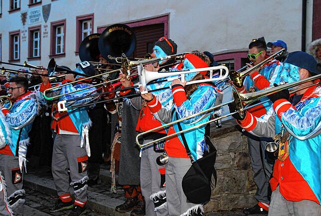 Bild 18: Mitreißende Guggenmusik bestimmte das 20- jährigen Jubiläum der „Brändbach Hupä“ in Bräunlingen.