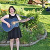 Franziska Clementi aus Grafenhausen schreibt Gedichte, Kurzgeschichten sowie eigene Lieder. Sie singt und spielt Gitarre und gehört zur ...