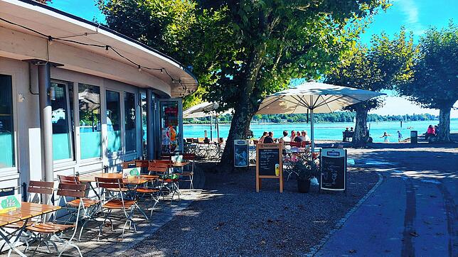 Ein sonniges Plätzchen mit Blick aufs Wasser: Für die Neuvermietung des Pavillons am See gibt es 29 Bewerberinnen und Bewerber.