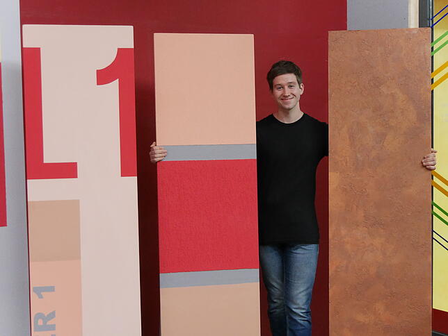 Frisch und innovativ: Marc Gethke, Kammersieger Bau- und Metallmaler, zeigt in seiner Ausbildungsstätte, der Wallbacher ...