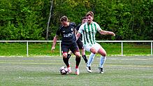Keine Tore gab es im Spiel zwischen der DJK Villingen (Eric Maier, rechts) und dem FC Bonndorf (Jochen Keßler).