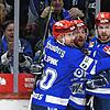 Jubel bei den Wild Wings! Die Schwenninger (von links Tylor Spink, Tyson Spink und Jordan Murray) durften am Mittwochabend einen ...