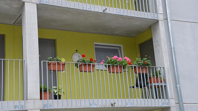 Geranien am Balkon finden sich auch in der Werderstraße.
