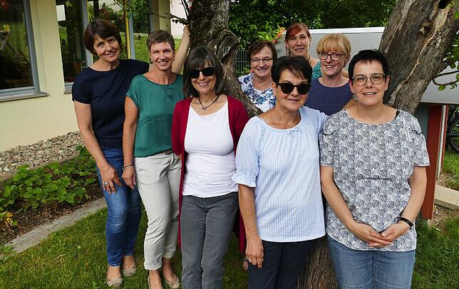 Das letzte Erzieherinnenteam in der Geschichte des Kindergartens Hausen vor Wald: von links Christa Friedrich, Cornelia Ketterer, Karin ...