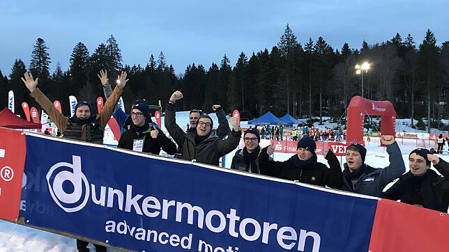 Ein Bild aus besseren Zeiten: Auszubildende und Studenten von Dunkermotoren jubeln im Jahr 2017 beim Weltcup in Oberried Sportlern zu. ...