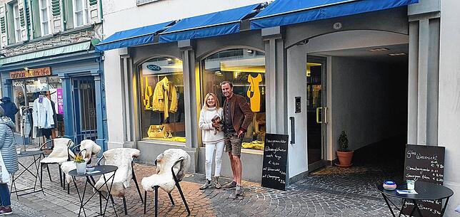 Martina Schneider und Thomas Haist Besitzer des Goia in der Hussenstraße, einer Mischung aus Café, Weinbar und Mode-Boutique.