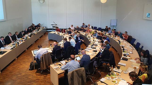 Der neue Gemeinderat bei seiner ersten Sitzung am 30. September 2019.
