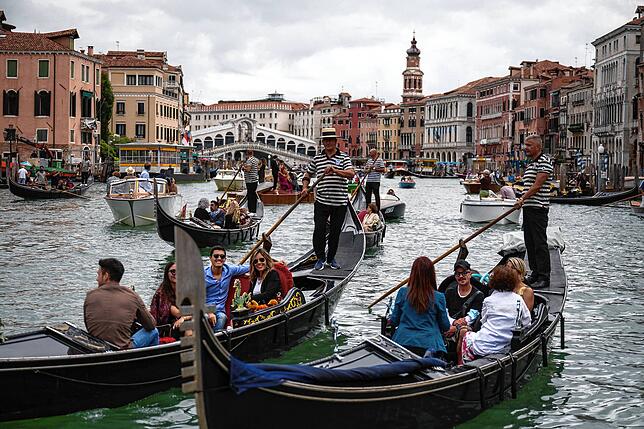 Gondelfahren in Venedig – viele Touristen nutzen das Angebot, wie hier auf dem Foto von 2021.