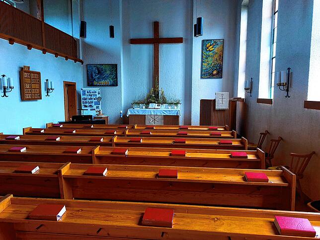 Das Innere der Johanneskirche in Wahlwies ist schlicht gehalten. Im Laufe der Jahrzehnte gab es dennoch einige Veränderungen.
