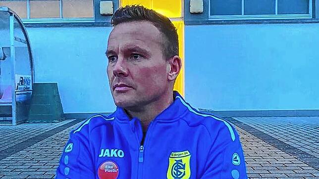 Benjamin Winterhalter, Trainer des 1. FC Rielasingen-Arlen II, musste mit seiner Mannschaft eine 1:2-Niederlage gegen den SV Mühlhausen ...