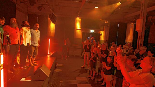 Bild 4: Šuma Čovjek Live in der alten Schlosserei – Die besten Bilder
