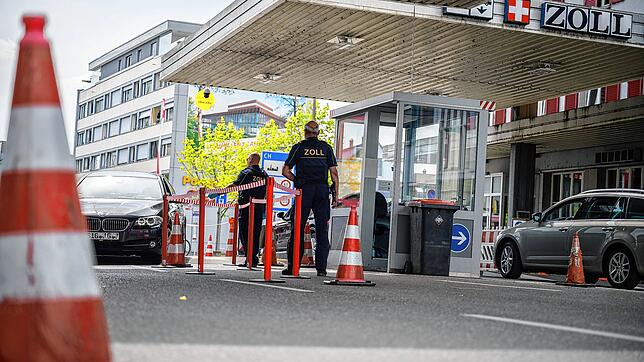 Grenzkontrollen und strenge Einreisevorkehrungen: So sieht es derzeit am Grenzübergang zwischen Konstanz und Kreuzlingen aus.
