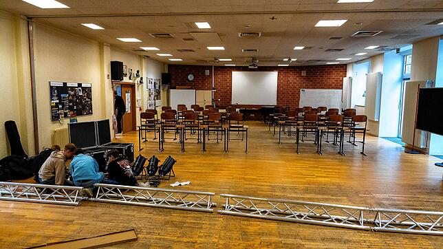 Die Aula im Gymnasium am Romäusring gilt seit Jahren als sanierungsbedürftig.
