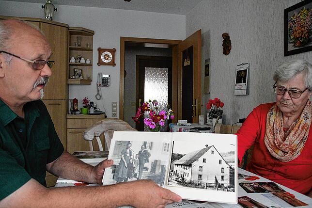 Bauernhöfe bestanden auch bei Familie Kaiser aus der Einheit von Wohnbereich und Ökonomiebereich unter einem Dach. Im Wohnbereich wurde ...
